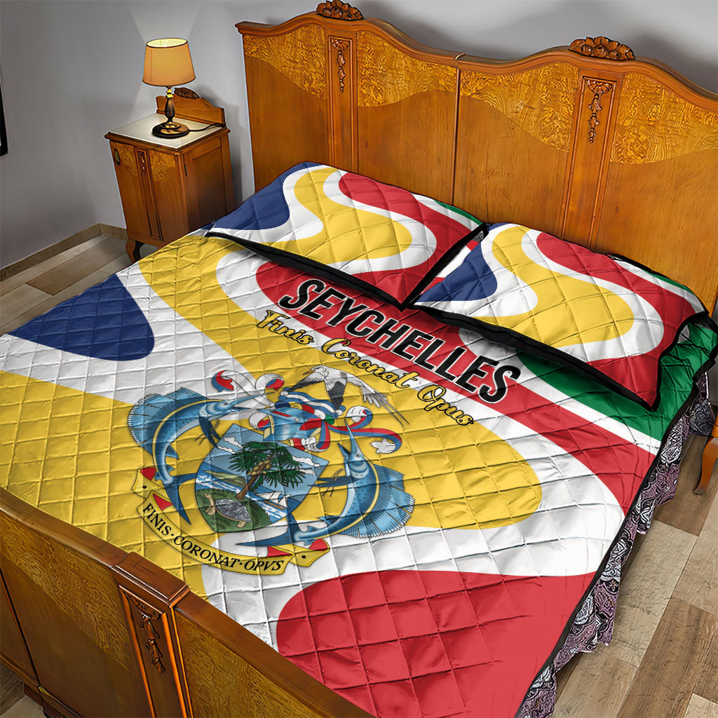 Seychelles Quilt Bed Set Finis Coronat Opus