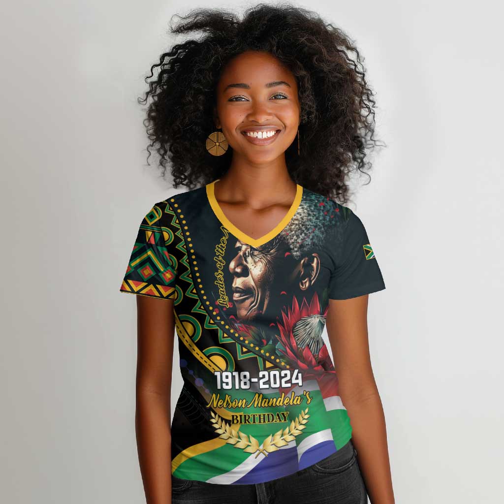 Nelson Mandela Birthday Women V-Neck T-Shirt Leader of the Nation