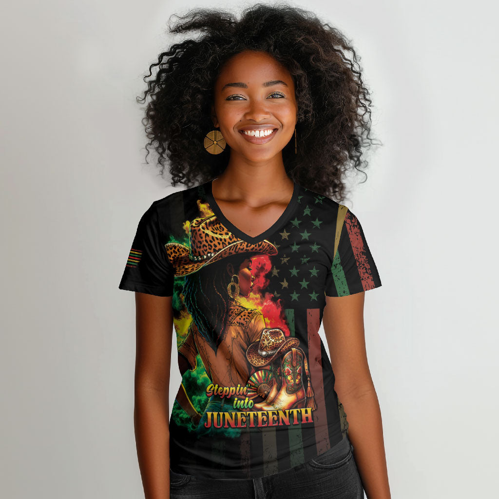 Steppin' into Juneteenth 1865 Women V-Neck T-Shirt Melanin Cowgirl Grunge Style