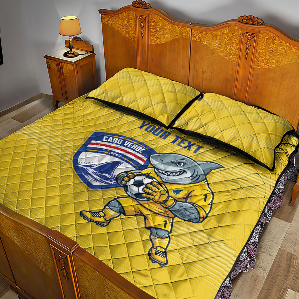 Cabo Verde Football 2026 Custom Quilt Bed Set Tubaroes Azuis Goalkeeper Yellow Jersey