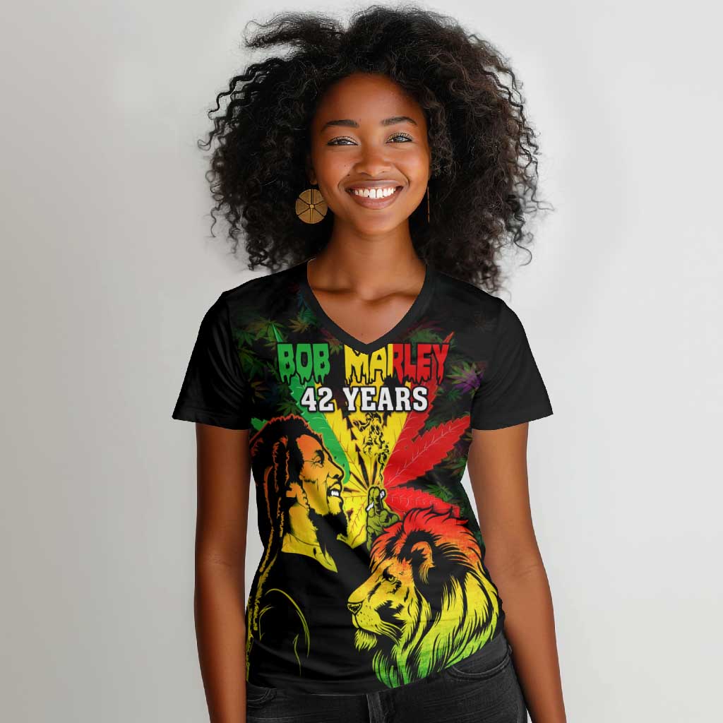 Afro Jamaica Legend Bob Women V-Neck T-Shirt Lion With Cannabis Leaf Pattern