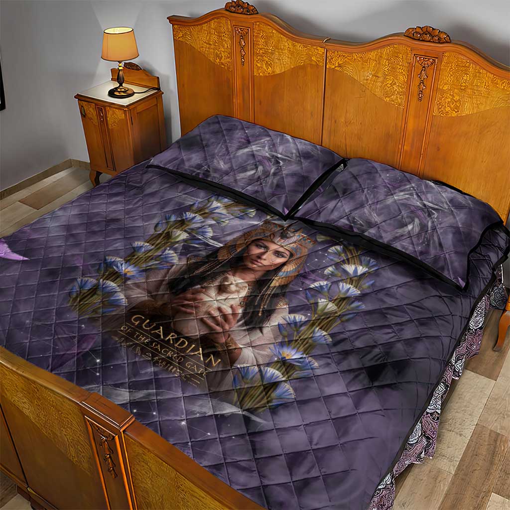 Anput Sacred Urn Quilt Bed Set with Papyrus Flowers Egyptian Guardian in Violet Mist
