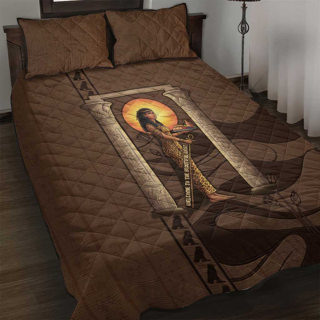 Imenet Sunlit Temple Columns Quilt Bed Set with Ancient Egyptian Offering Scene