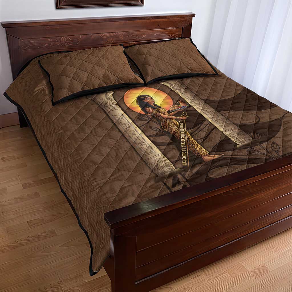 Imenet Sunlit Temple Columns Quilt Bed Set with Ancient Egyptian Offering Scene