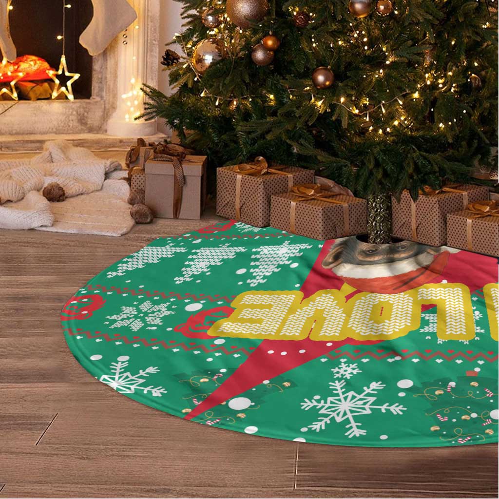 Guinea Christmas Tree Skirt Santa Chimpanzee Heart Hands and Snowflake - African Pride