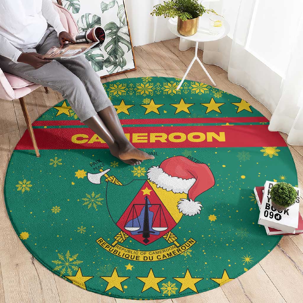Cameroon Christmas Round Carpet Coat of Arms Santa Hat and Stars Motif - African Pride