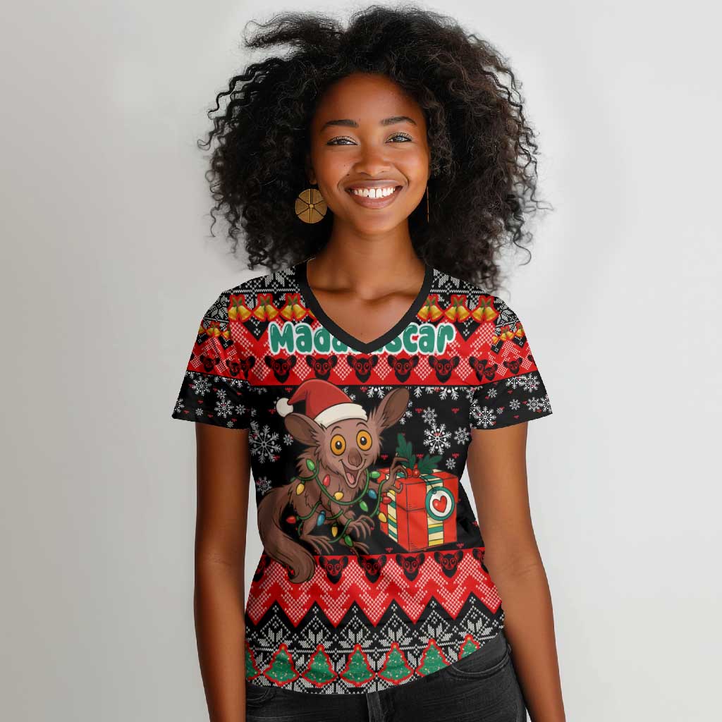 Madagascar Christmas Women V-Neck T-Shirt Aye Aye Lemur Santa Hat Holiday Lights - African Pride