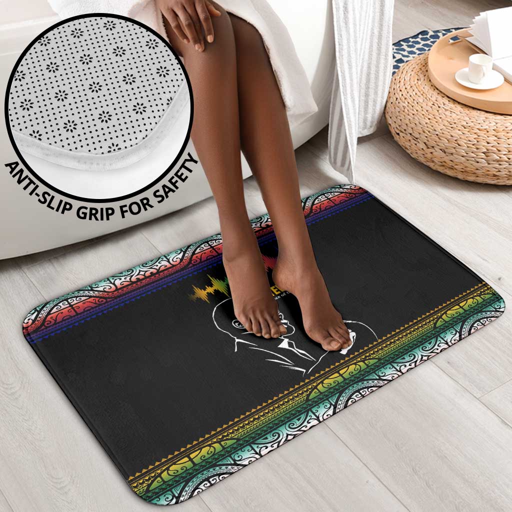 Steve Biko Bathroom Set with Microphone Portrait, Black Consciousness Quote and Vibrant Ethnic Wave - African Pride