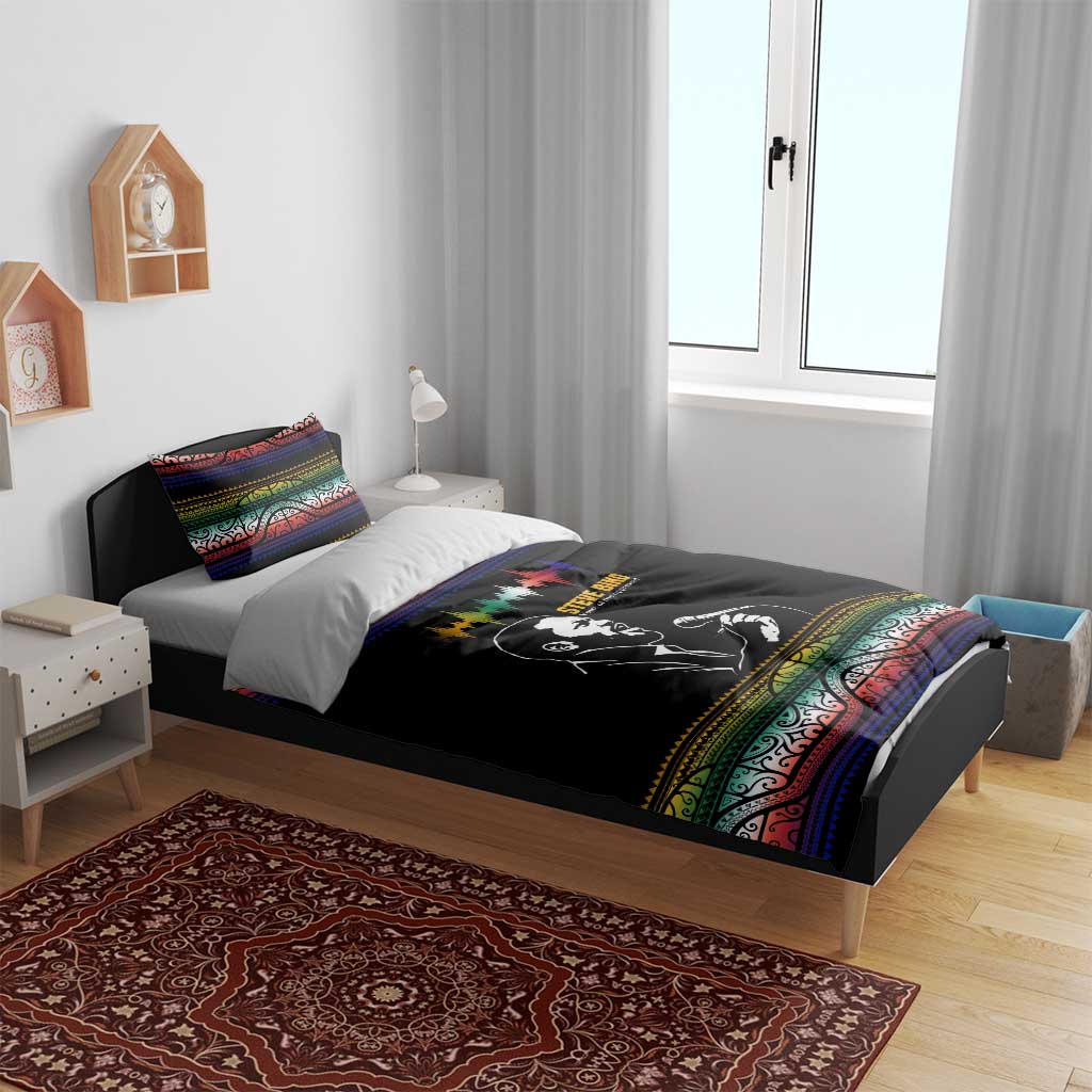 Steve Biko Bedding Set with Microphone Portrait, Black Consciousness Quote and Vibrant Ethnic Wave - African Pride