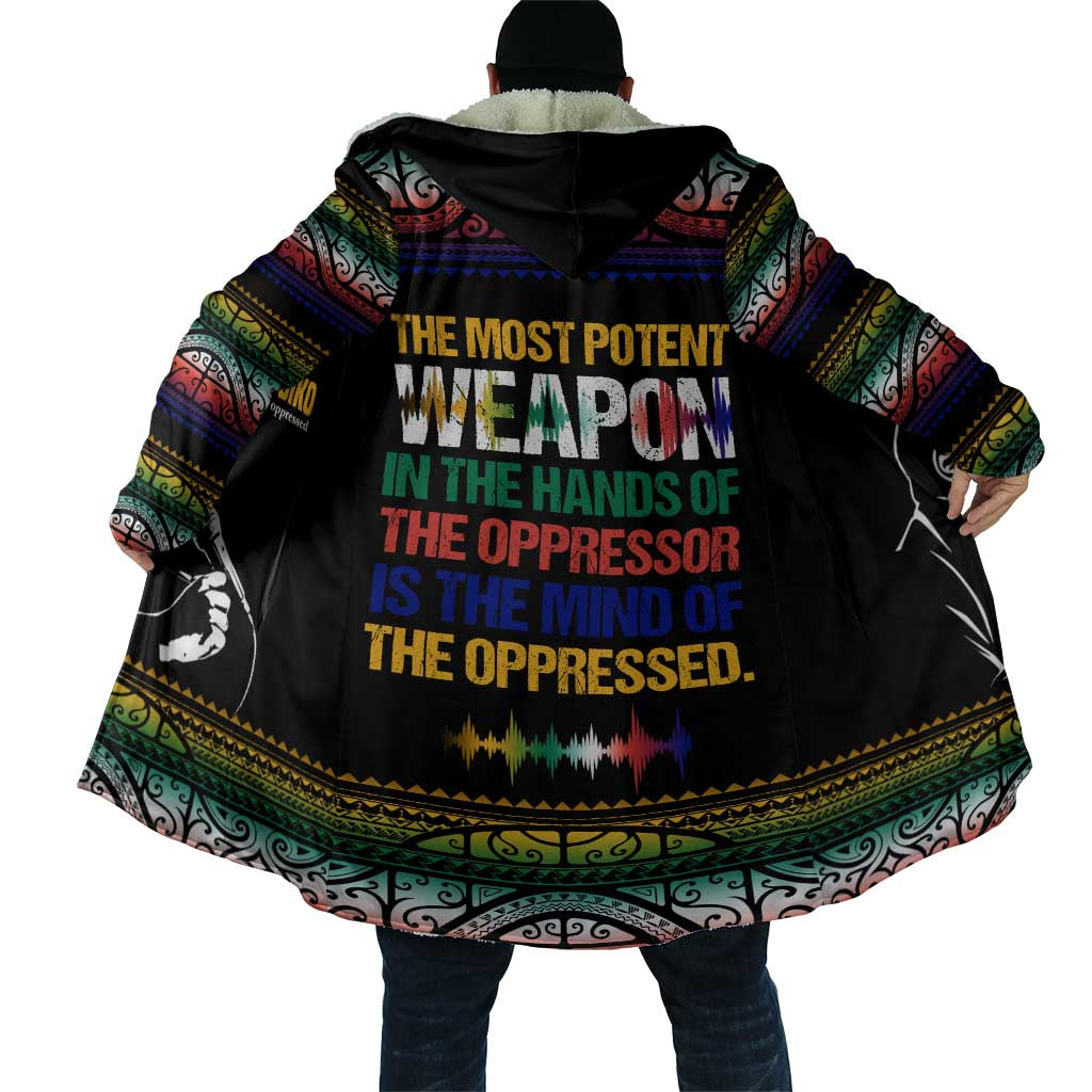 Steve Biko Cloak with Microphone Portrait, Black Consciousness Quote and Vibrant Ethnic Wave - African Pride