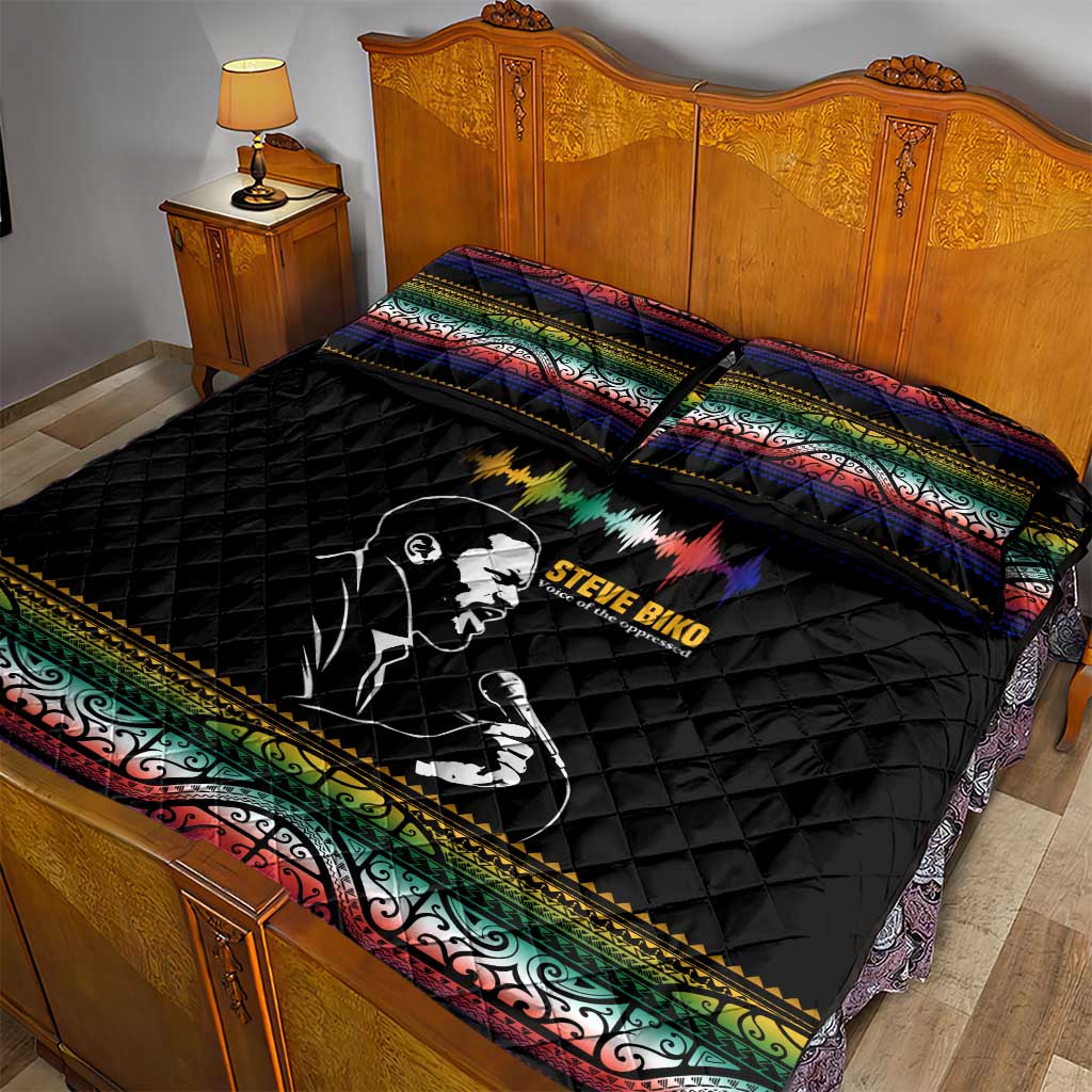 Steve Biko Quilt Bed Set with Microphone Portrait, Black Consciousness Quote and Vibrant Ethnic Wave - African Pride