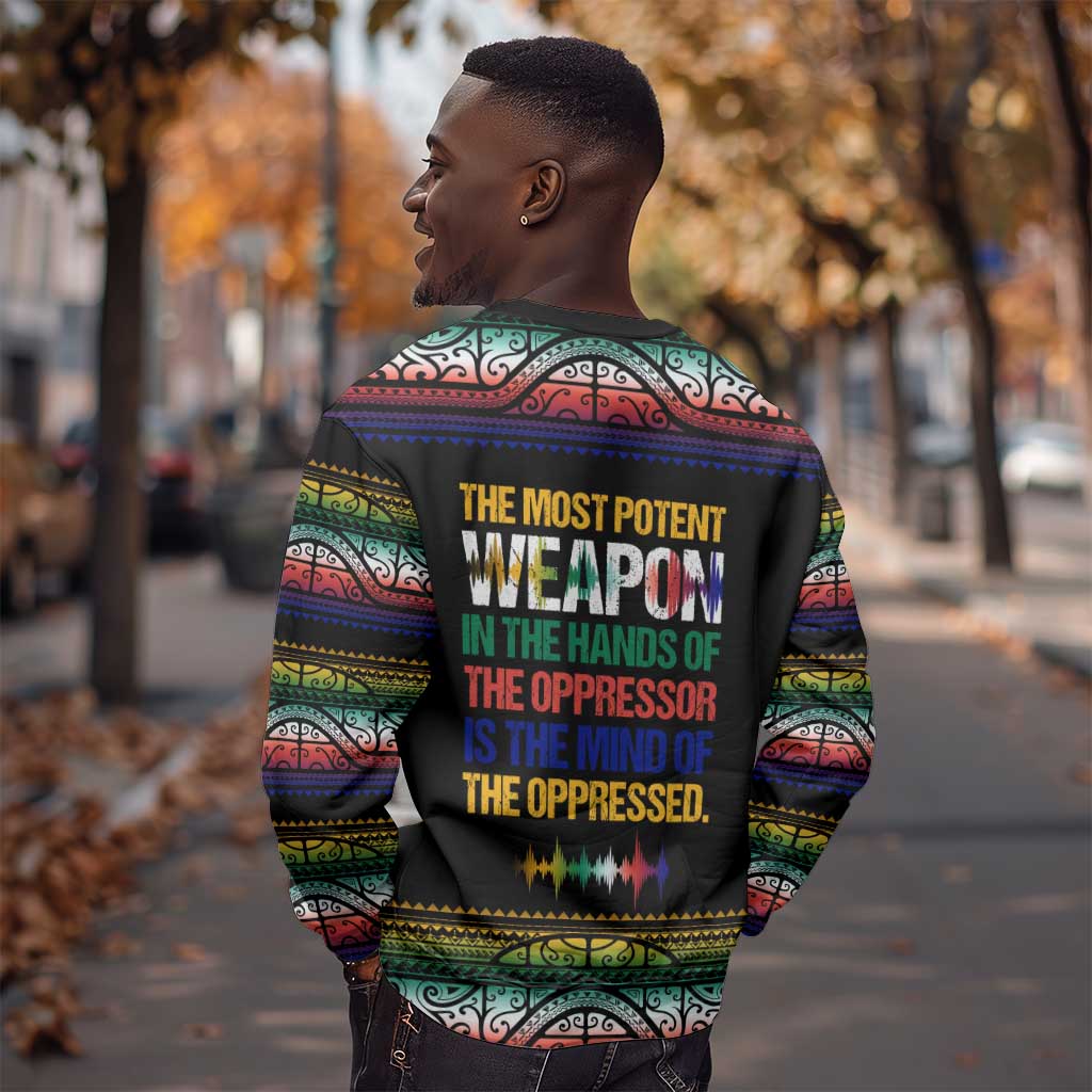 Steve Biko Sweatshirt with Microphone Portrait, Black Consciousness Quote and Vibrant Ethnic Wave - African Pride