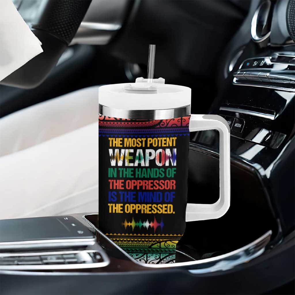 Steve Biko Tumbler With Handle with Microphone Portrait, Black Consciousness Quote and Vibrant Ethnic Wave - African Pride