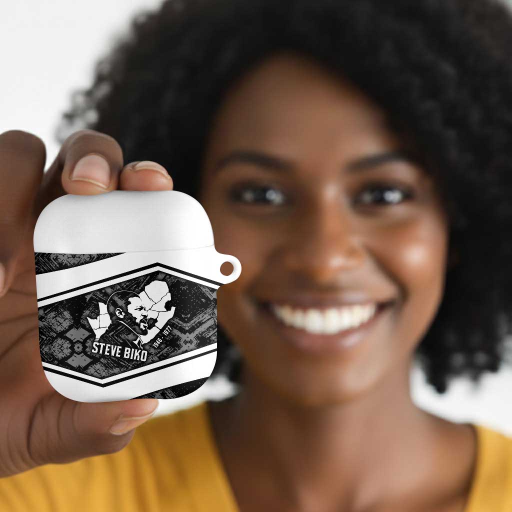 Steve Biko AirPods Case with Monochrome Portrait, Ideas Do Not Die Quote - African Pride