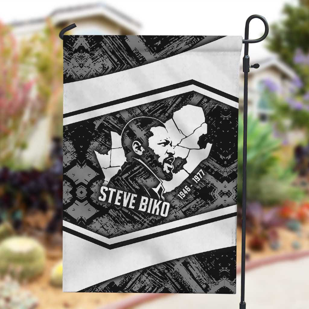 Steve Biko Garden Flag with Monochrome Portrait, Ideas Do Not Die Quote - African Pride