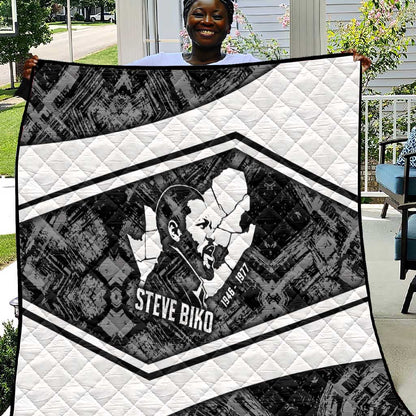 Steve Biko Quilt with Monochrome Portrait, Ideas Do Not Die Quote - African Pride