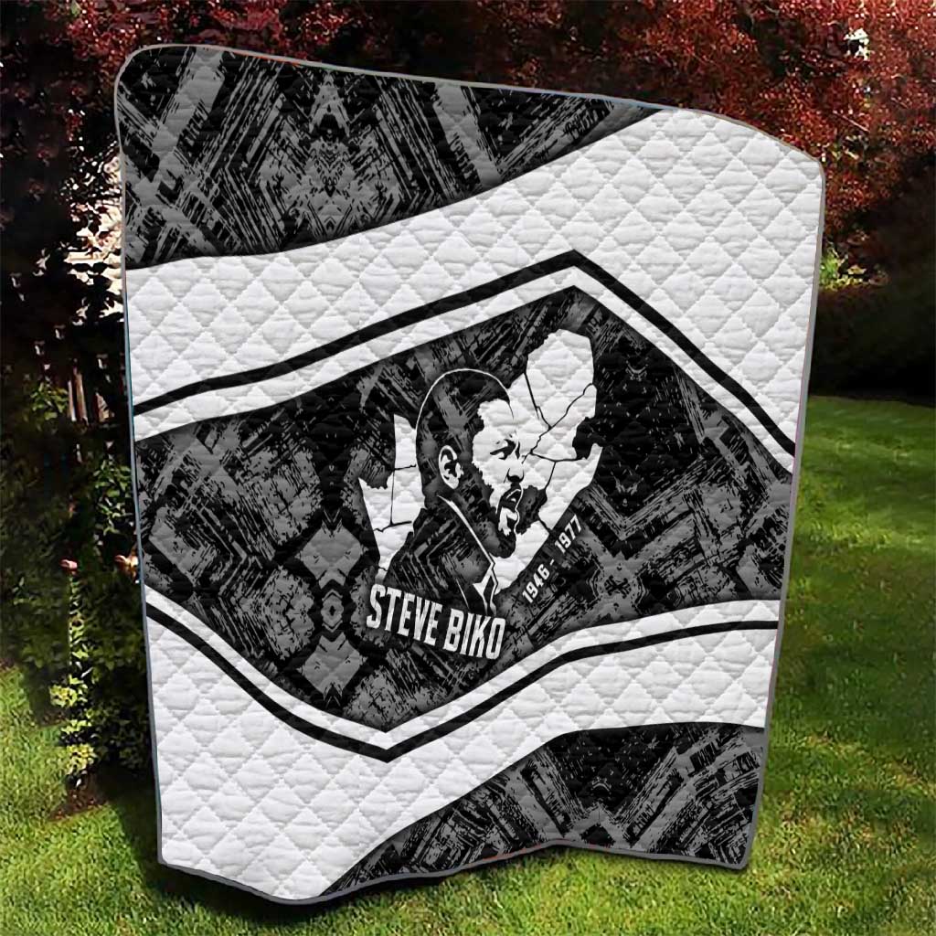 Steve Biko Quilt with Monochrome Portrait, Ideas Do Not Die Quote - African Pride